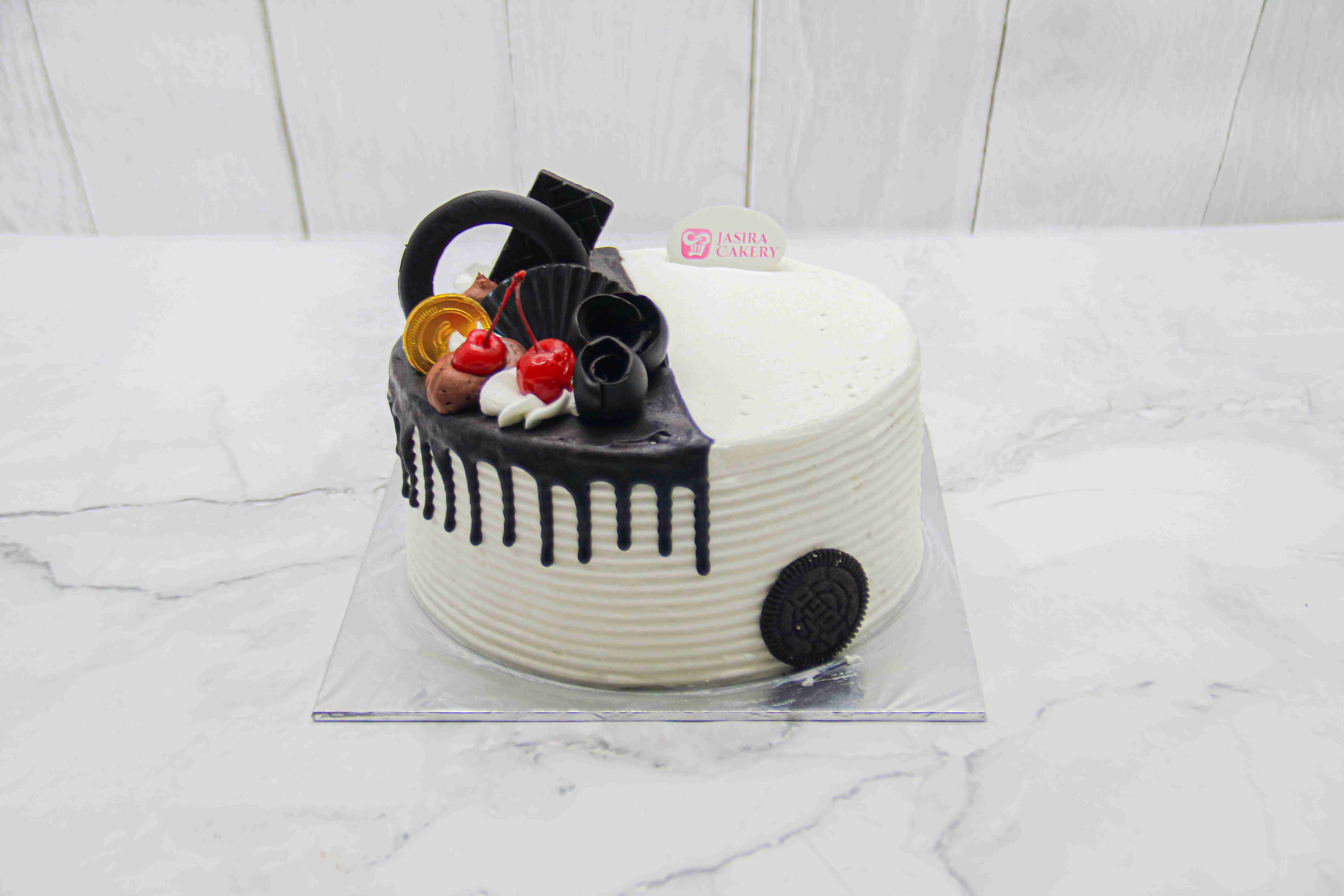 Classic Harmony Drip cake 18cm